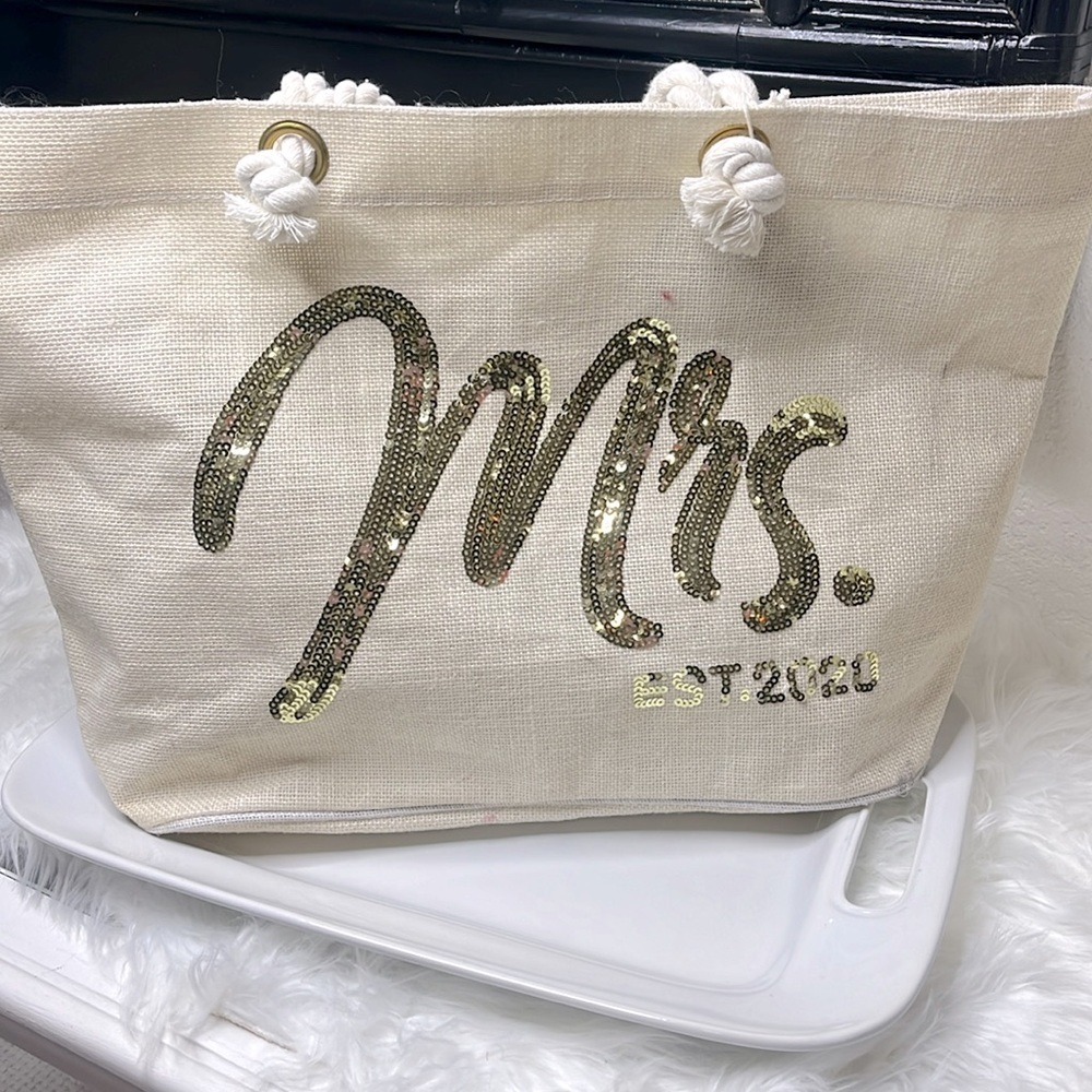 GOLD SEQUINED “MRS” EST. 2020 JUTE TOTE/BEACH BAG SHOPPER TOTE NWT